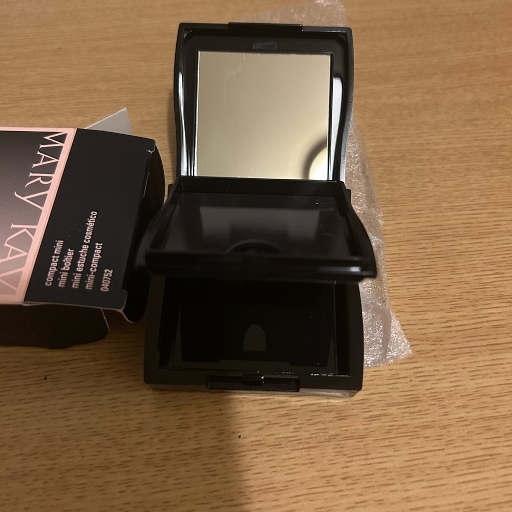 Mary Kay Compact Mini - Picture 2 of 4